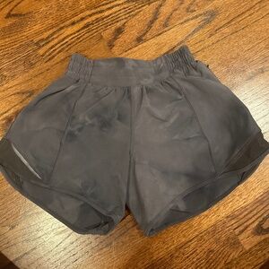 Marble gray lululemon hotty hots 4”